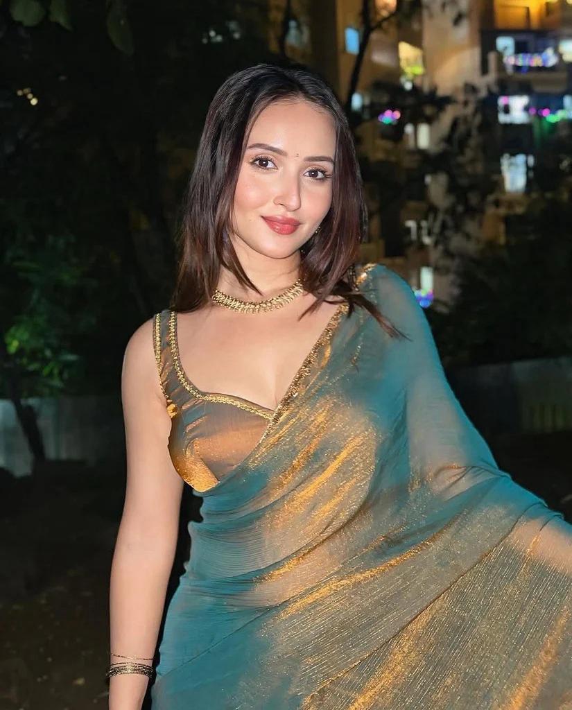Gold Saree With Shining