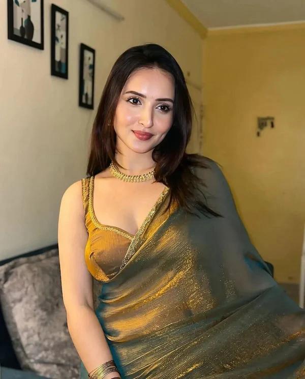 Gold saree 2